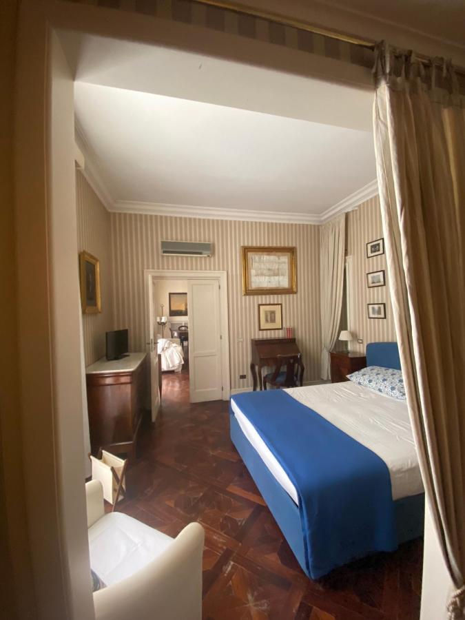 Royal In San Domenico Maggiore * Napels