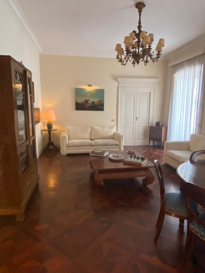 Royal In San Domenico Maggiore * Napels