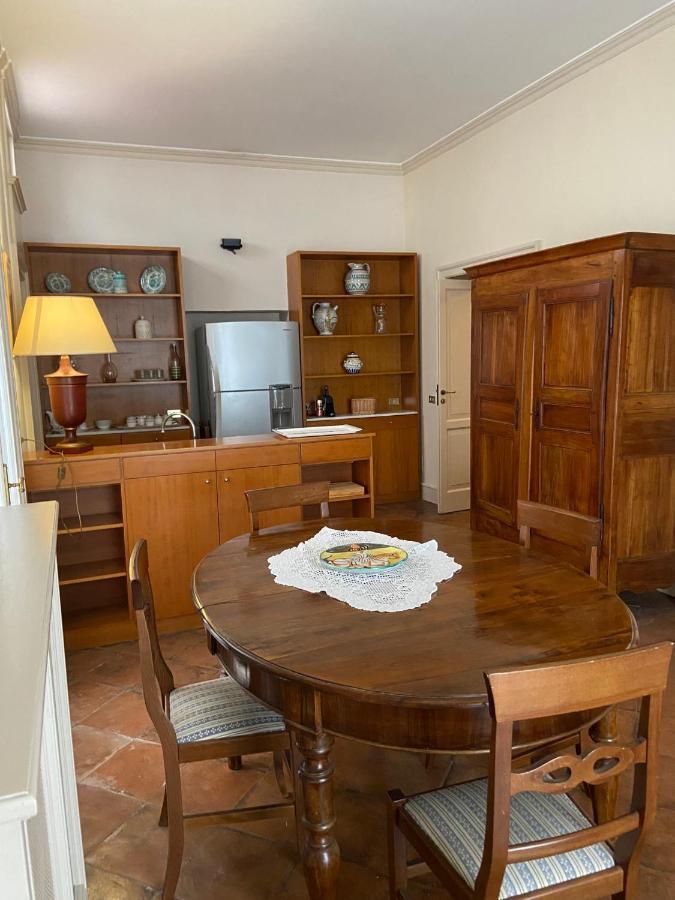 Royal In San Domenico Maggiore * Napels